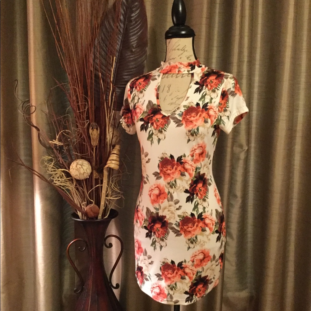 NEW Floral Keyhole Bodycon Dress